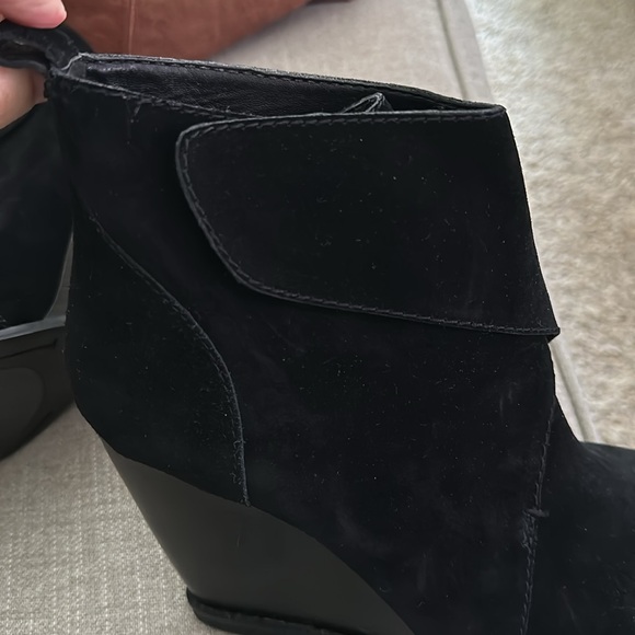 BCBG Generation Kaelin Suede Heeled Booties, Black, Sz 9.5, NWOB - Picture 6 of 7